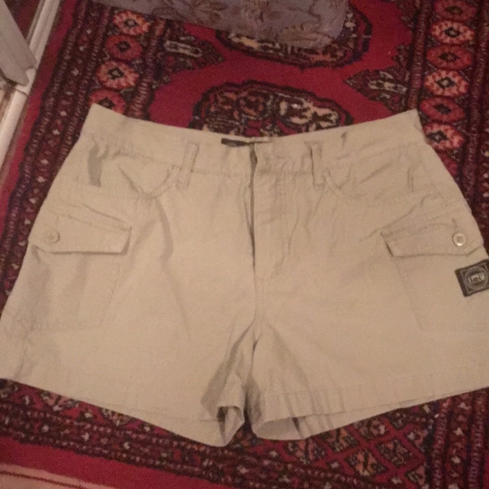 Lei shorts